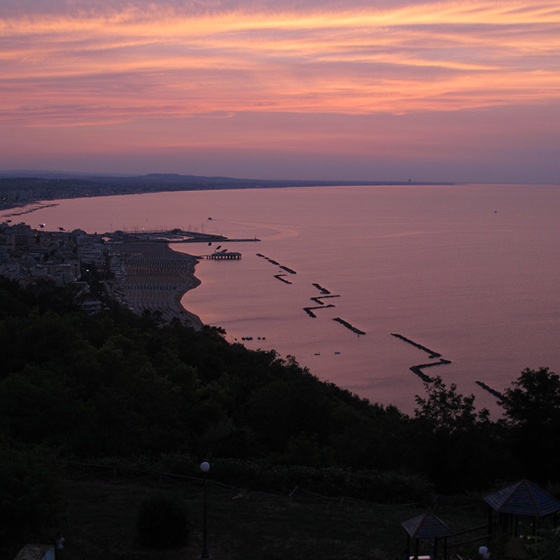 Cattolica di giorno, di sera e al tramonto, ogni momento è un'emozione!