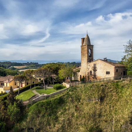 Fiorenzuola di Focara, il borgo più suggestivo del Monte San Bartolo