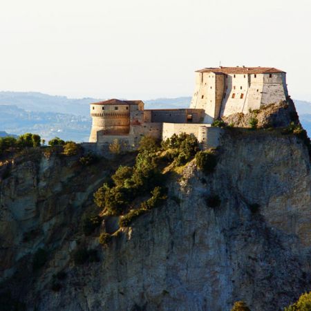 San Leo, antico fascino, cultura e buona tavola